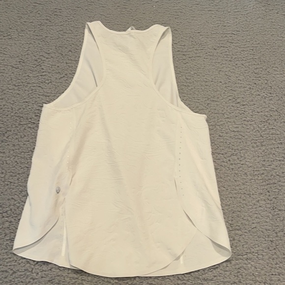Lululemon Lightweight Stretch Running Tank Top *Airflow size 2. - Picture 4 of 9